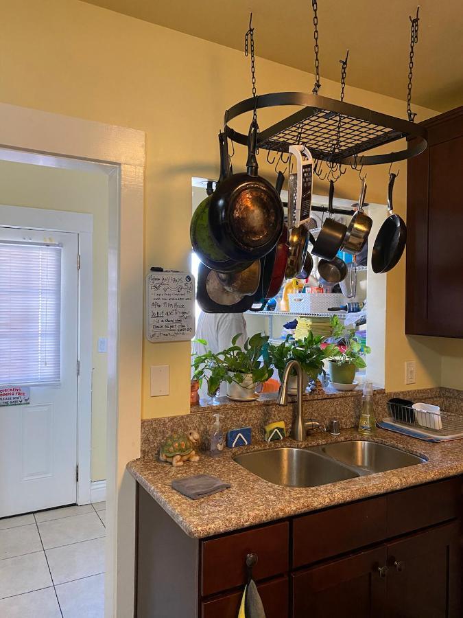 Private Large La Bedroom W Private Half-Bathroom - Ac - Wifi - Private Fridge Near Usc - Exposition Park - Usc Memorial Coliseum - Banc Of California Stadium - Downtown Los Angeles Dtla - University Of Southern California Usc! Bagian luar foto