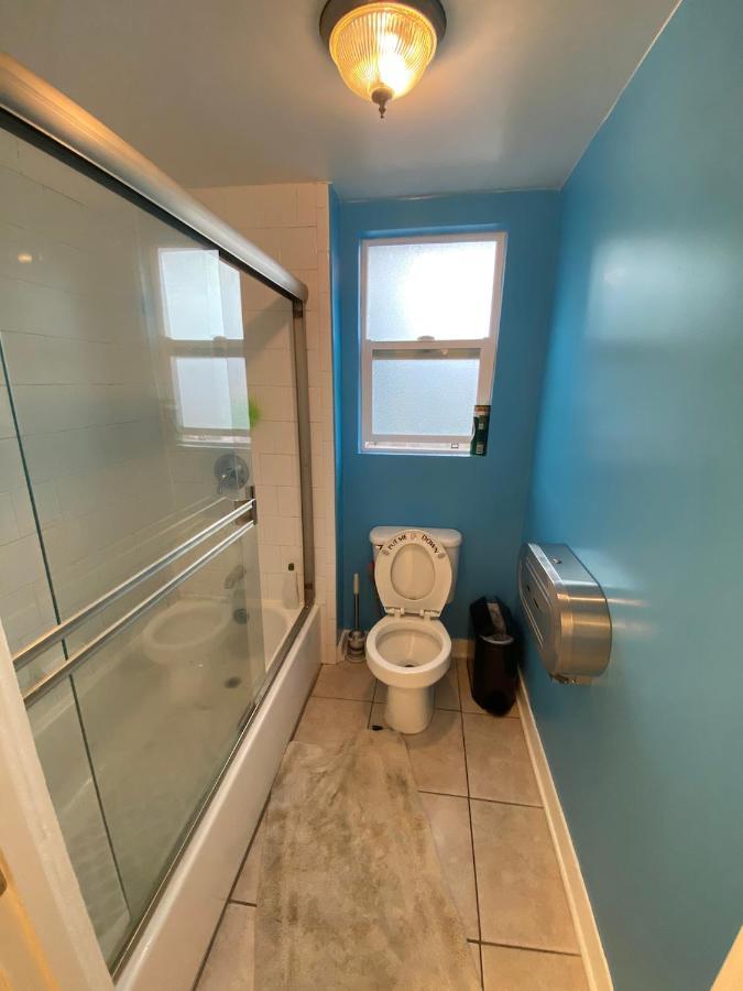 Private Large La Bedroom W Private Half-Bathroom - Ac - Wifi - Private Fridge Near Usc - Exposition Park - Usc Memorial Coliseum - Banc Of California Stadium - Downtown Los Angeles Dtla - University Of Southern California Usc! Bagian luar foto